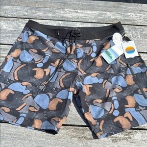VUORI Infinity Boardshort CLOUD‎ ABSTRACT MENS SIZE 32 nwt swim trunks
